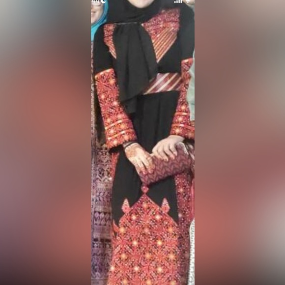 Red black and green Palestinian thobe with gems and belt included - Picture 5 of 5